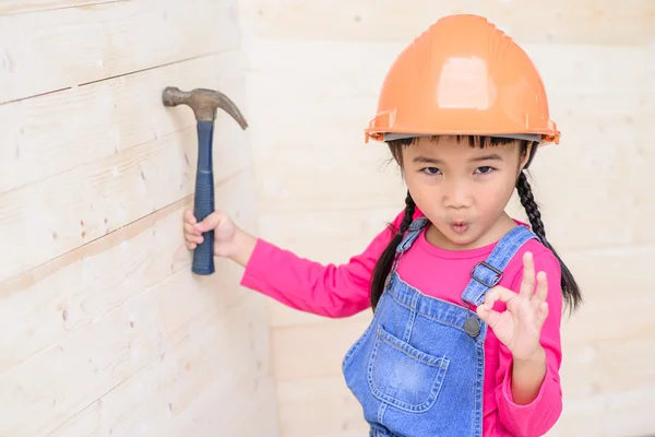 Little Girl Carpenter Jobs Hammer Wood Wall Sign — Stock Photo, Image