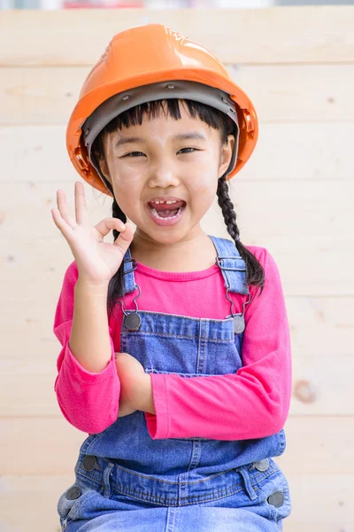 Little Carpenter Girl Shown Signal Blur Wood Wall — Stock Photo, Image