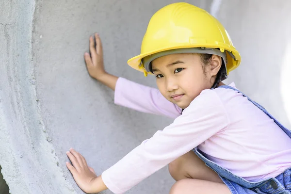 Little Civil Engineer Girl Inspecting Huge Concrete Pipe Playing — Stock Photo, Image