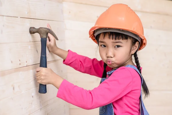 Little Carpenter Girl Work Hammer Wood Wall — Stock Photo, Image