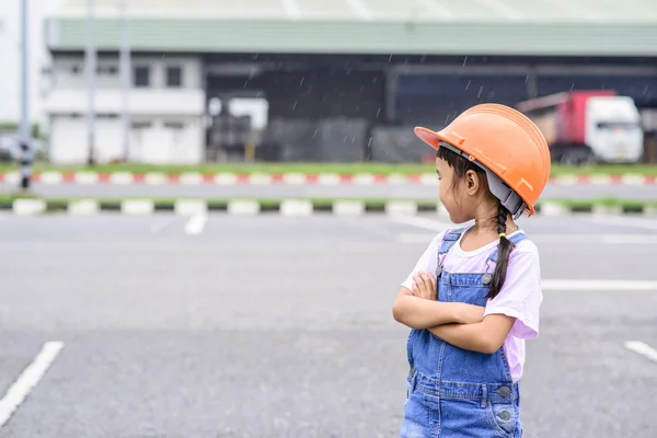 Little Girl Orange Helmet Warehouse Center Background Transportion Work — Stock Photo, Image