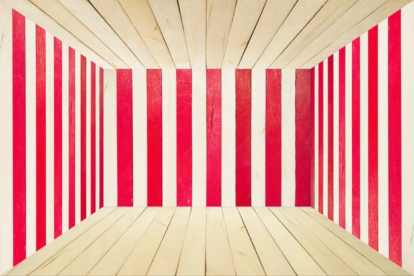 Sala de madeira colorida em vista de ângulo largo — Fotografia de Stock