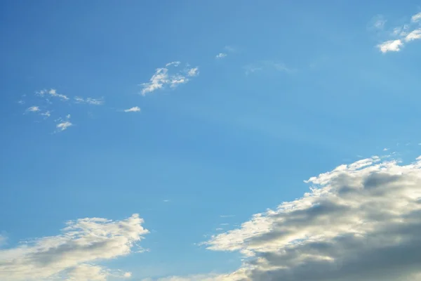 青空と雲の背景 — ストック写真