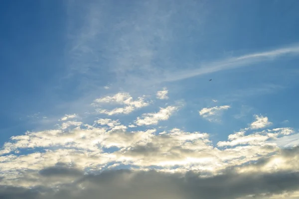 Μπλε ουρανός και φόντο σύννεφο — Φωτογραφία Αρχείου