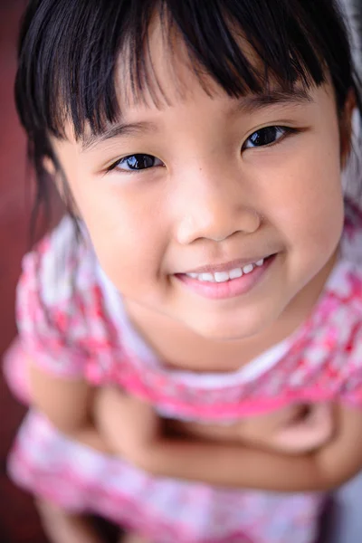 Smiley humör asiatiska kid — Stockfoto