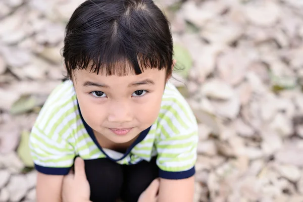 Retrato infantil con contacto ocular — Foto de Stock