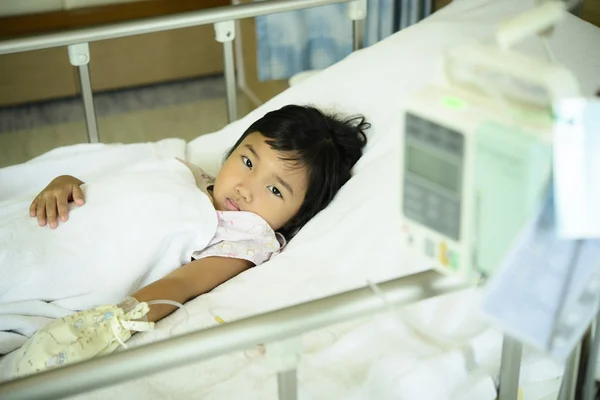 Enfant malade à l'hôpital — Photo