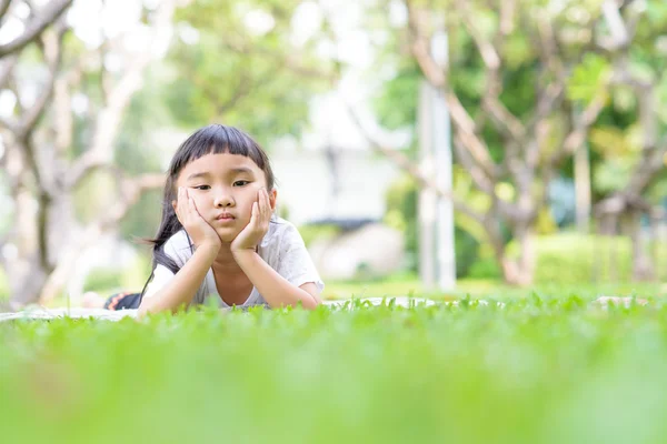 Kid ontspannen — Stockfoto