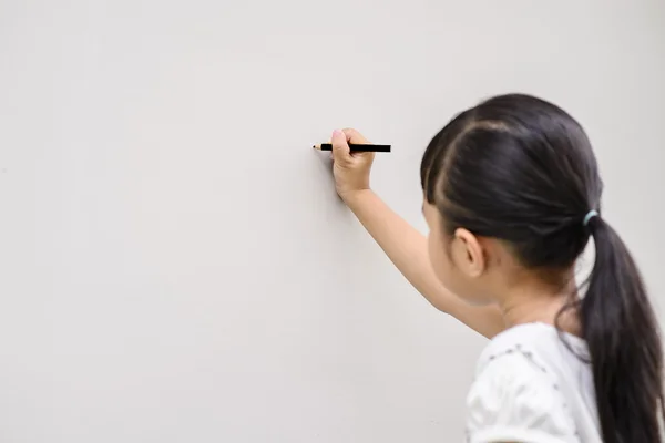 Bambino scrivere sul muro — Foto Stock