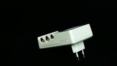 Pil şarj cihazı görüntüleri siyah 4k