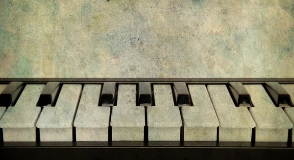 Vintage Piano isoliert — Stockfoto