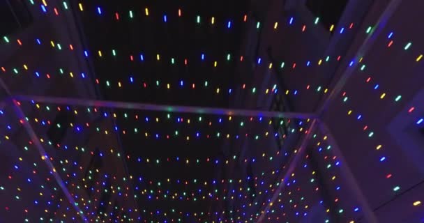 Advent Christmas Sırasında Şehir Ortamında Farklı Renkte Işık Tünelleri — Stok video