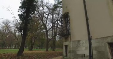 30 Kasım 2019 - Donji Miholjac Hırvatistan - Hırvatistan 'daki Prandau Şatosu Mailath, dış görünüm.