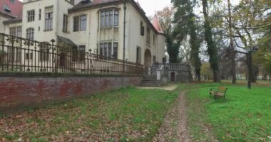 30 Kasım 2019 - Donji Miholjac Hırvatistan - Hırvatistan 'daki Prandau Şatosu Mailath, dış görünüm.