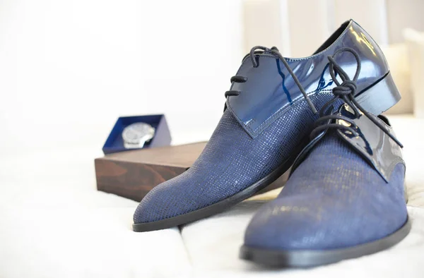 A detail of a groom\'s shoes