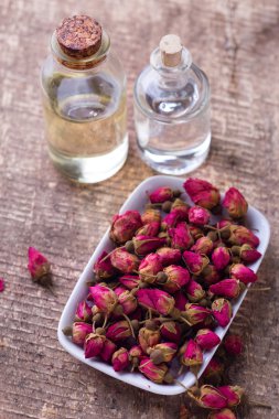 temel aroma yağları ile şişe