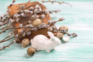 Bıldırcın yumurtası, dekoratif Paskalya tavşanı