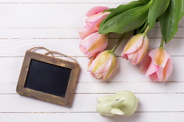 Tulips, decorative rabbit and blackboard — Stock Photo, Image