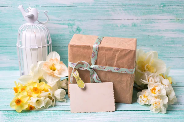 Mevcut, taze bahar çiçekleri