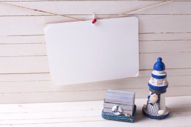 Dekoratif deniz feneri, göğüs