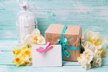 Mevcut, taze bahar çiçekleri