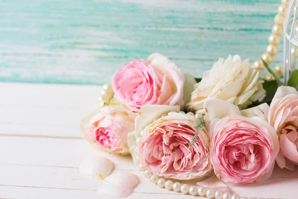 Ansichtkaart met roze rozen — Stockfoto