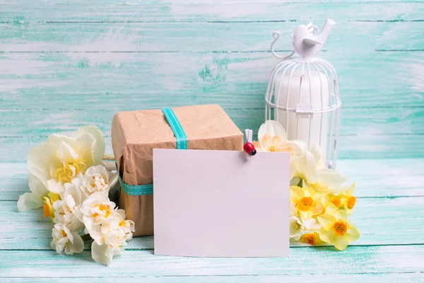 Mevcut, taze bahar çiçekleri