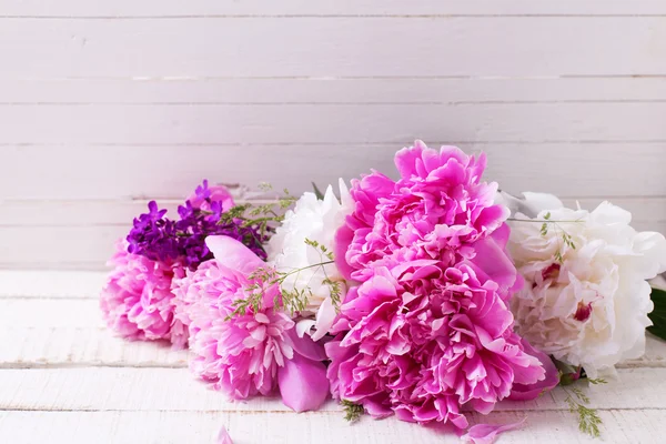 Flores de peonía blanco y rosa — Foto de Stock
