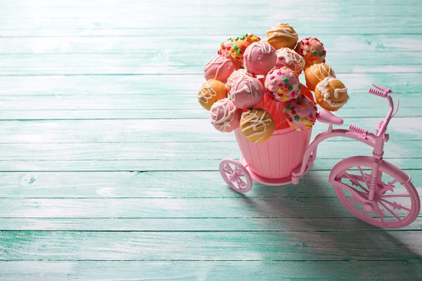 Cake pops i dekorativa cykel — Stockfoto