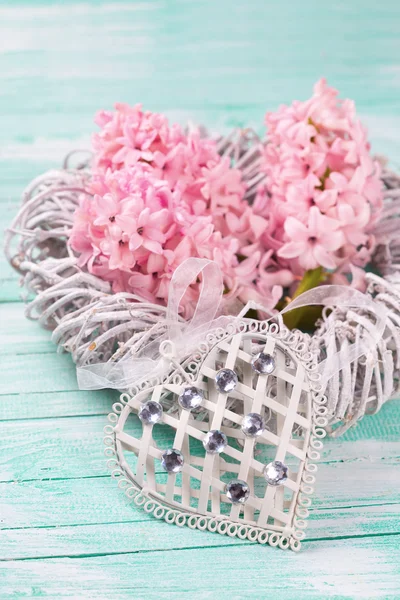 Pink hyacinth flowers on wreath — Stock Photo, Image