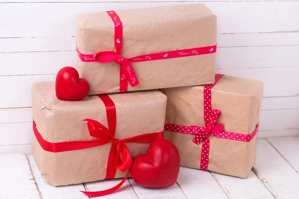 Festive gift boxes and red hearts — 스톡 사진