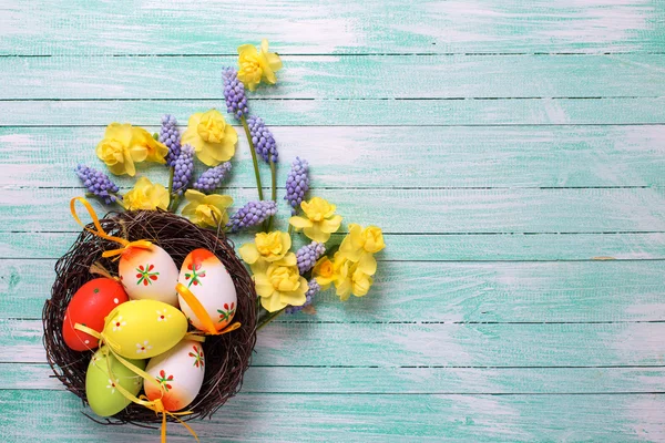 Huevos y flores decorativos de Pascua —  Fotos de Stock