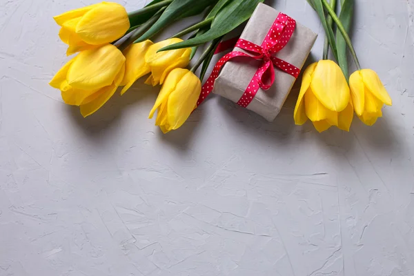 Spring tulips and wrapped box — Stok fotoğraf