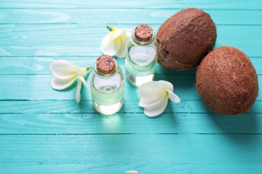 Hindistan cevizi yağı ile şişe 