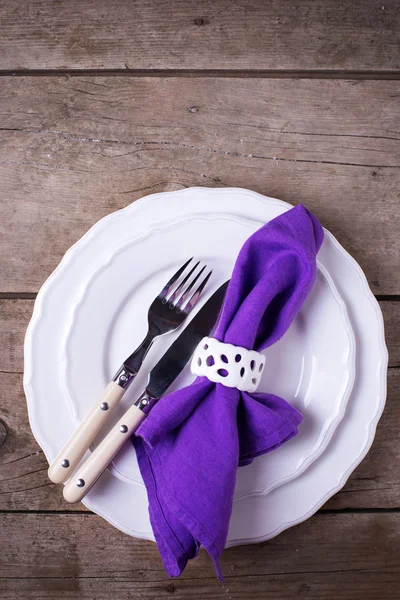 Napkin with knife and fork on plate — Stock Photo, Image