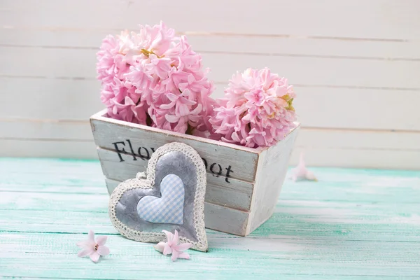 Pink hyacinths flowers in wooden box — Stock Photo, Image