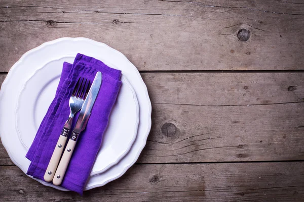 Napkin with knife and fork on white plate — Stock Photo, Image