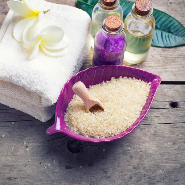 Sea salt in bowl with  towels — Stock Photo, Image