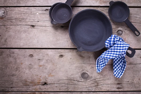Big and small empty frying pans — Stock Photo, Image
