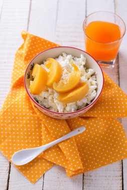 Kahvaltı için süzme peynir