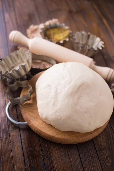 Dough on wooden board — Stock Photo, Image