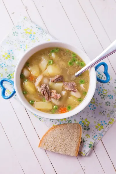 Suppe med kjøtt og grønnsaker – stockfoto