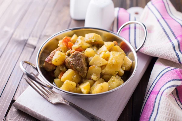 Guiso con carne y verduras — Foto de Stock