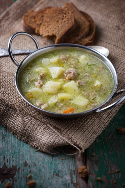 Suppe med kjøtt og grønnsaker – stockfoto