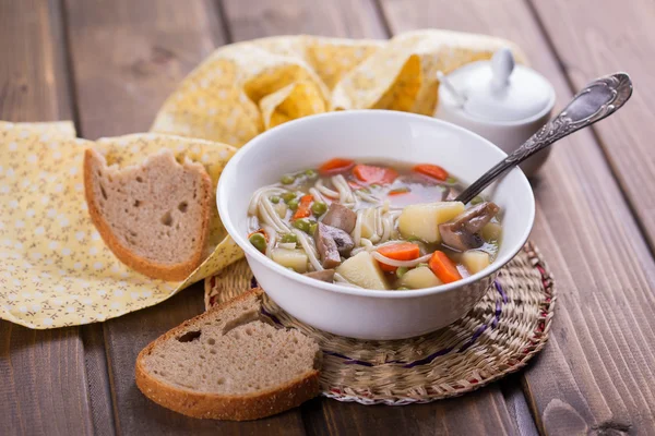 Sopa com massa e legumes — Fotografia de Stock