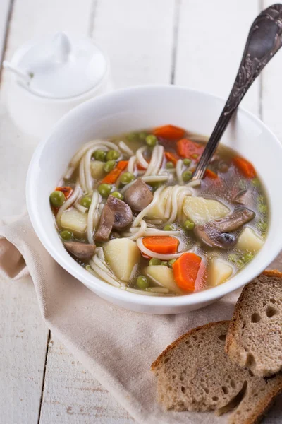 Sup dengan pasta dan sayuran — Stok Foto