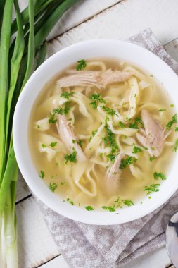 Ev yapımı pişmemiş makarna