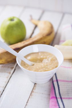 Bebek maması muz ve elma