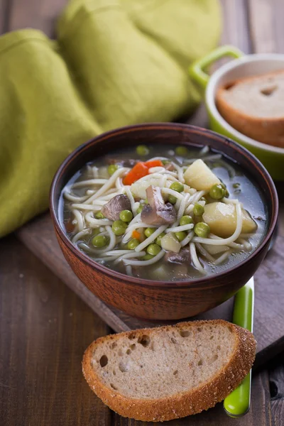 Sup dengan pasta dan sayuran — Stok Foto