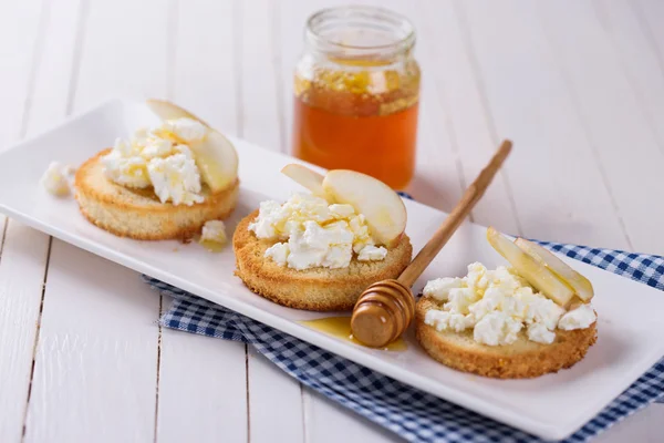 Bread with cottage cheese — Stock Photo, Image